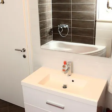 Silvana St Apartment