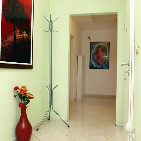 Silvana St
