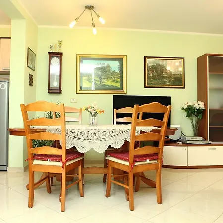Silvana St Apartment *