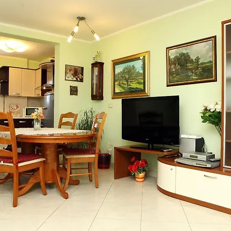Silvana St Apartment *
