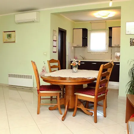 Apartment Silvana St Basanija