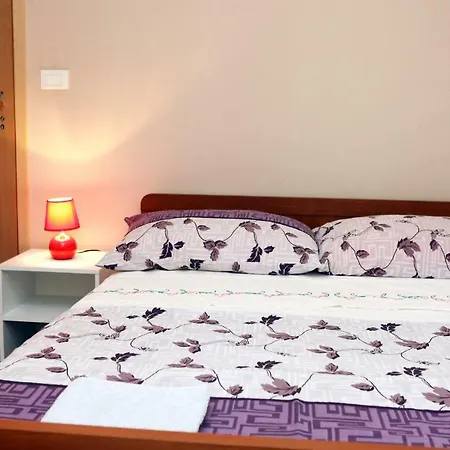 Silvana St Apartment Basanija