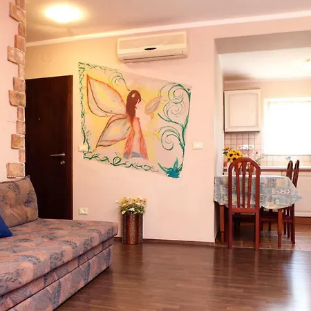Silvana St Apartment *